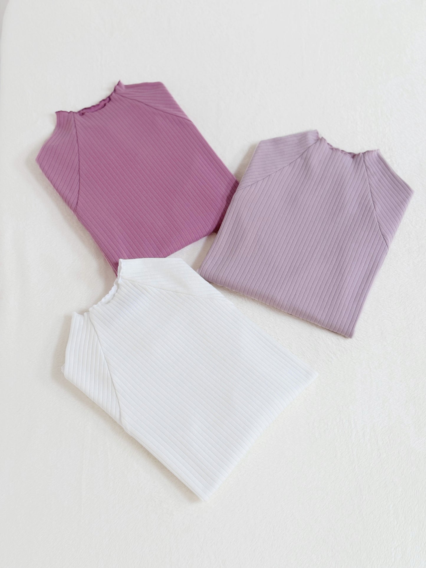 Hermosas blusas de algodón, de cuello alto. Diferentes tonalidades.