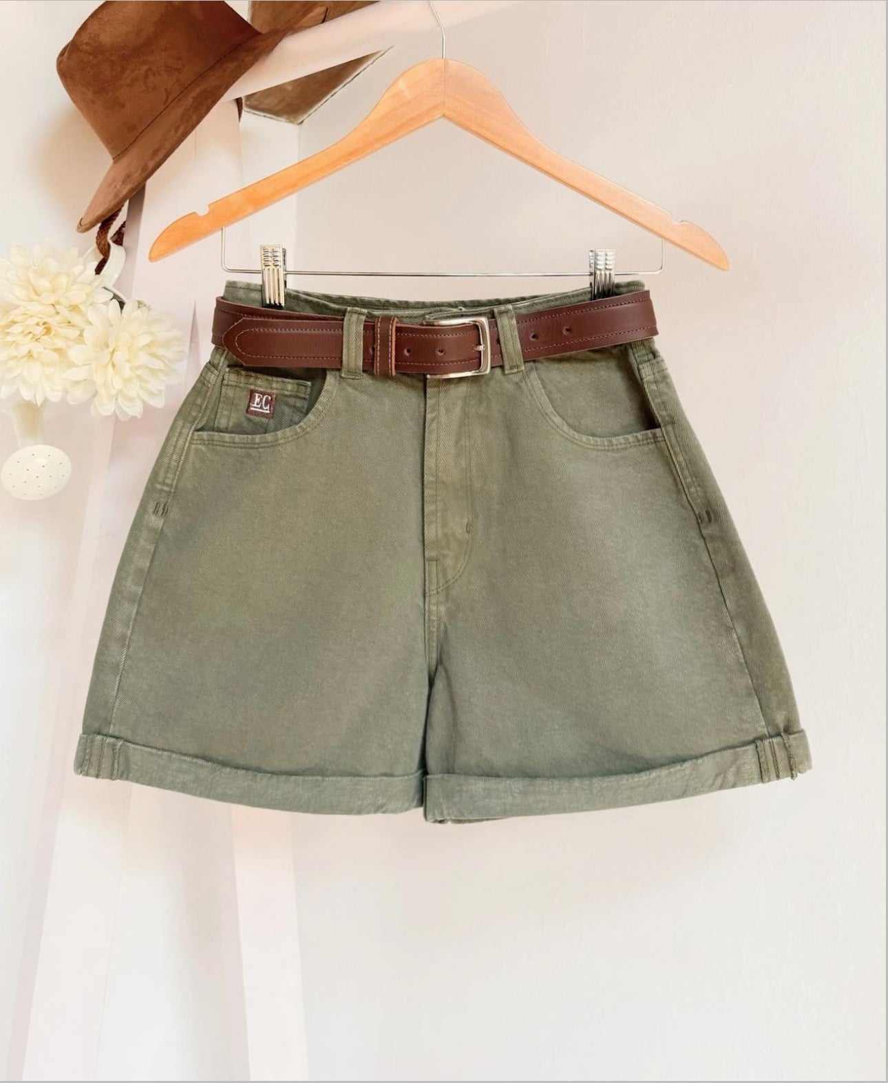 Mom short de tiro alto, verde militar