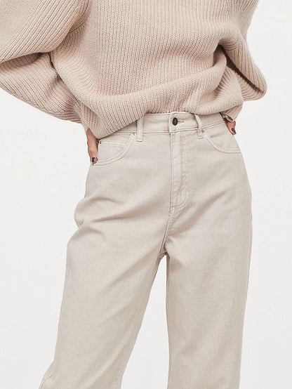 Pantalón tipo Mom Jeans de mezclilla, tonalidad beige