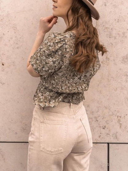 Pantalón tipo Mom Jeans de mezclilla, tonalidad beige