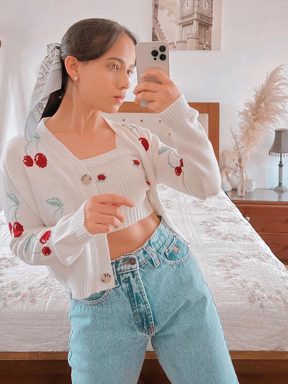 Crop Top tejido con rosas bordadas