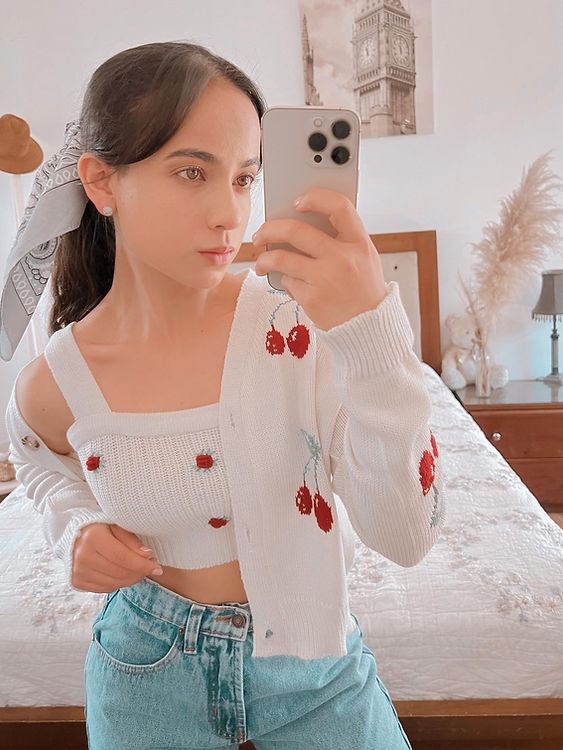 Crop Top tejido con rosas bordadas