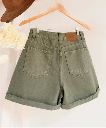 Mom short de tiro alto, verde militar