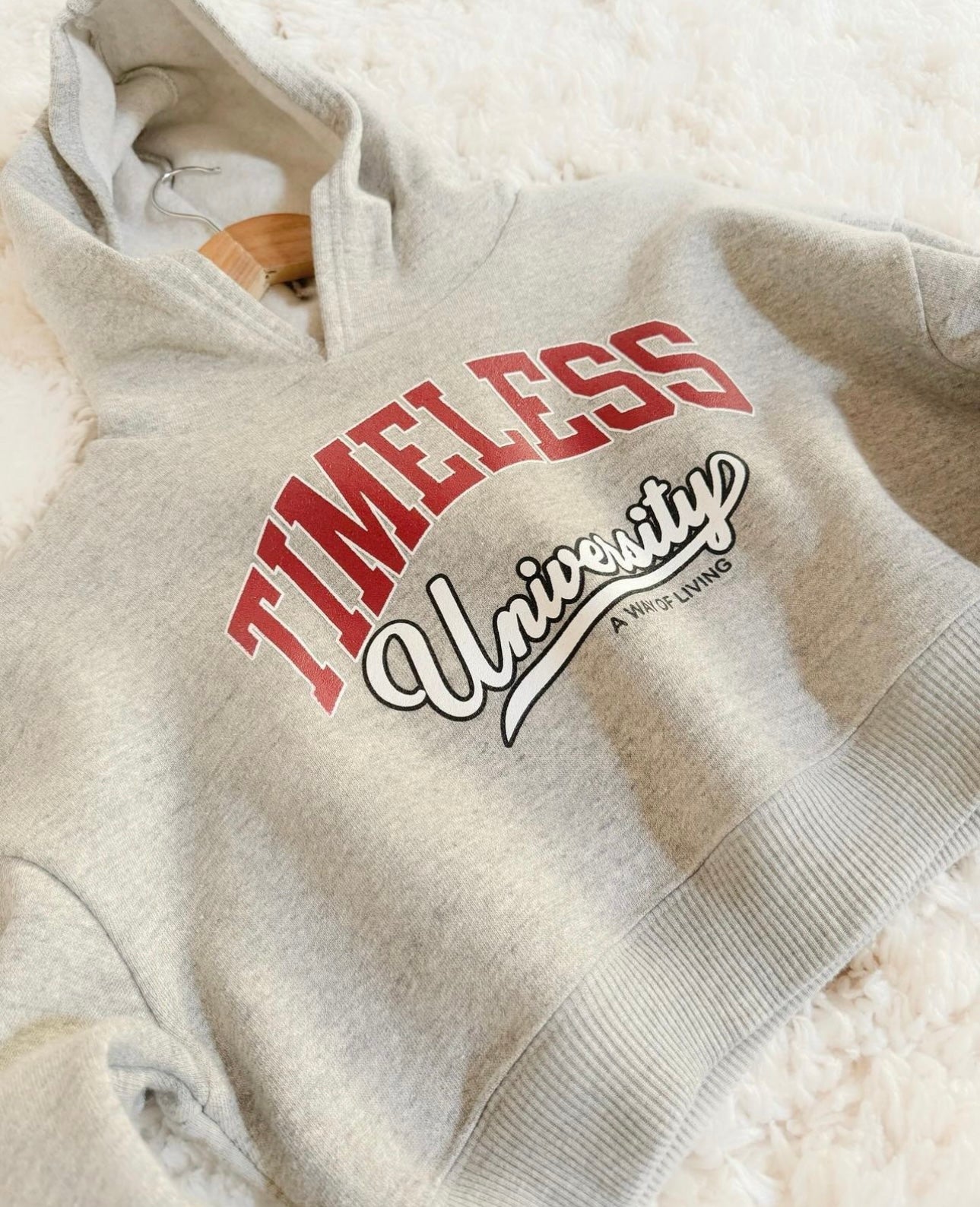 Timeless University, Suéter tipo hoodie